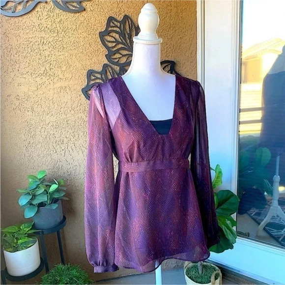 Daisy Fuentes, long Sleeve Plum Blouse, Excellent Preowned Condition, Size M - Picture 3 of 7